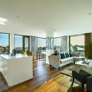 Skyview Retreat @ Ryedale House Apartment York