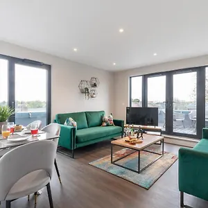 Apartment Elliot Oliver - Stunning Three Bedroom Penthouse With Large Terrace & Parking, Gloucester